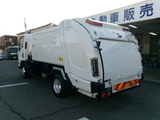 Isuzu Elf 4