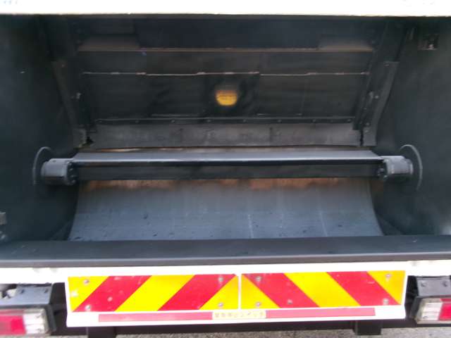Isuzu Elf 8
