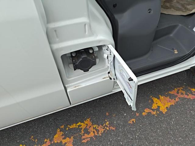 Mitsubishi Minicab MiEV 11