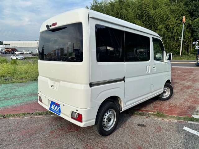 Daihatsu Hijet Cargo 12