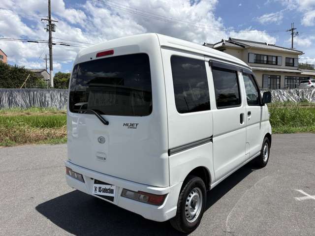 Daihatsu Hijet Cargo 11