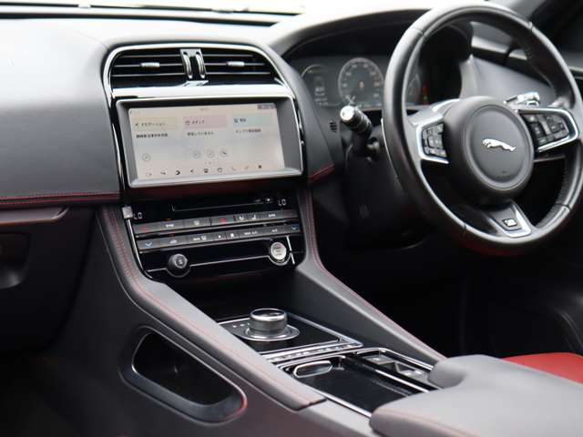 Jaguar F-Pace 5