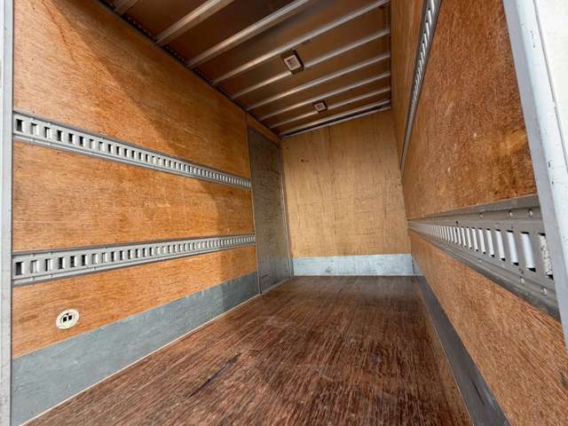 Isuzu Elf 12