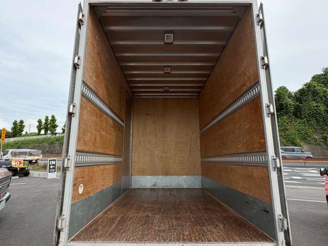Isuzu Elf 3