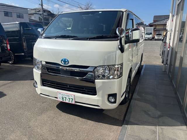 Toyota Hiace Van 4
