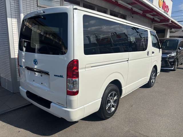 Toyota Hiace Van 5