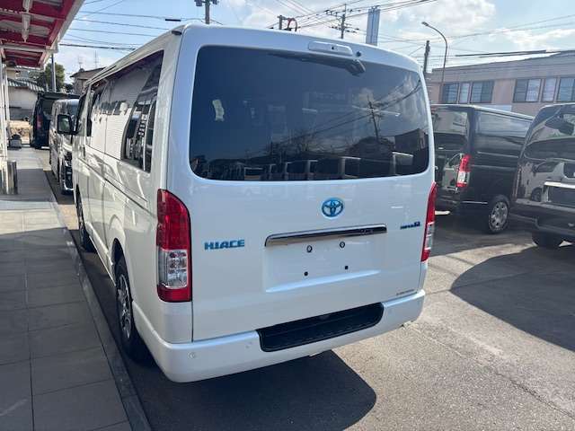 Toyota Hiace Van 6