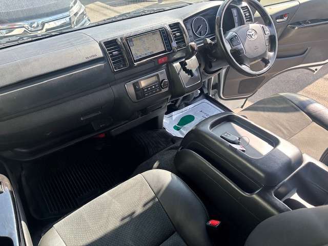 Toyota Hiace Van 8