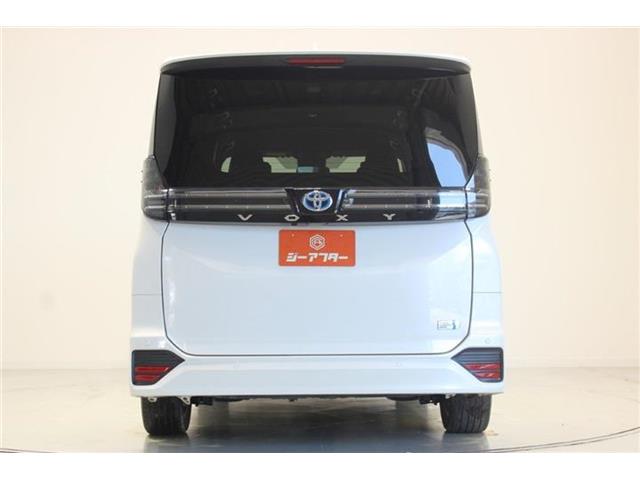 Toyota Voxy 11