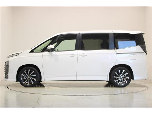 Toyota Voxy 9