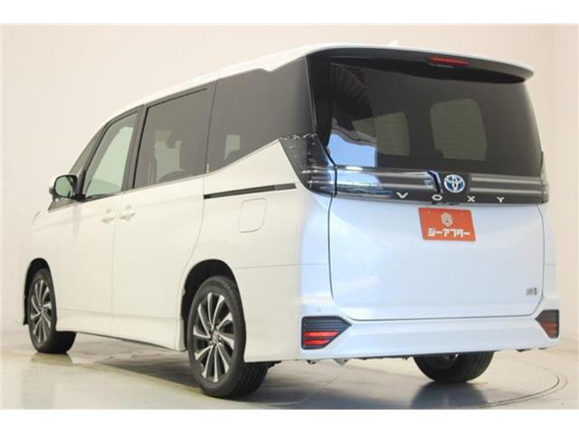 Toyota Voxy 10