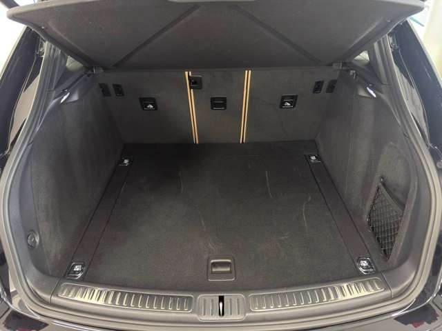 Porsche Macan 8