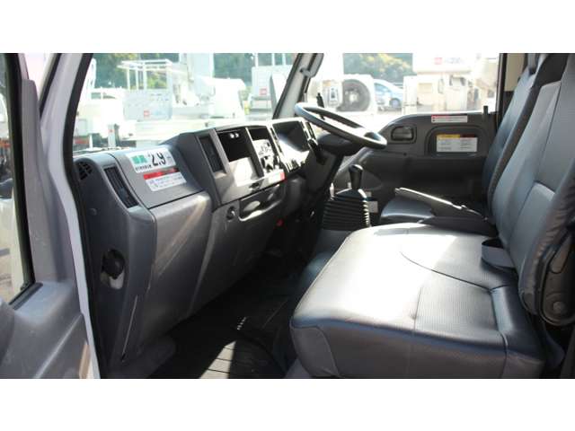 Isuzu Elf 12
