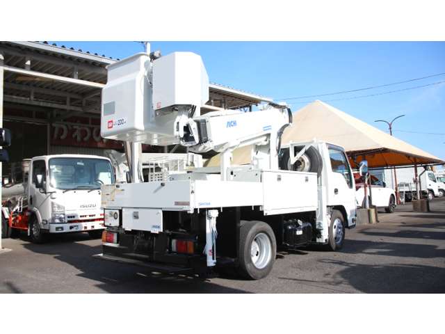 Isuzu Elf 3