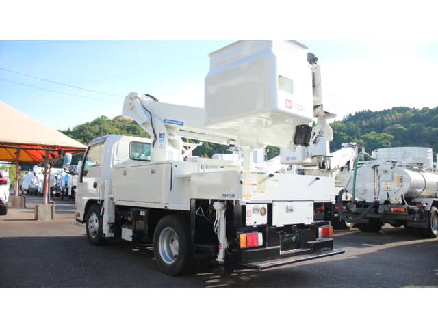 Isuzu Elf 4