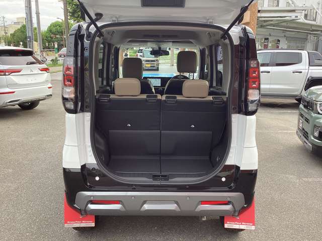 Mitsubishi Delica Mini 8