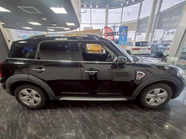 MINI Crossover 11