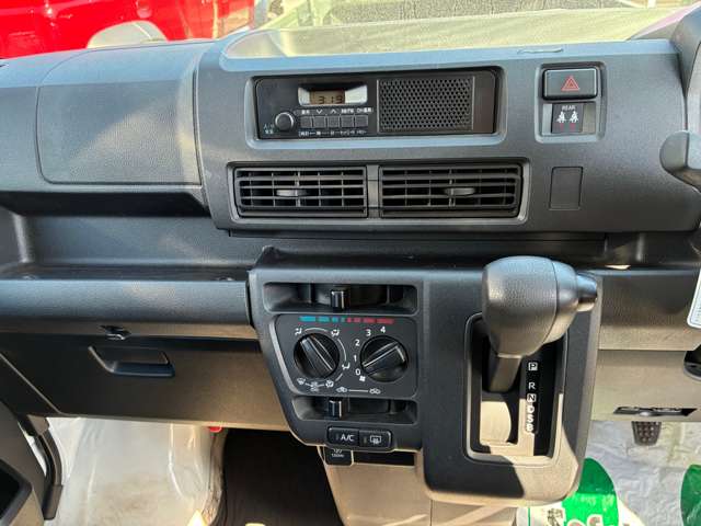 Daihatsu Hijet Cargo 11