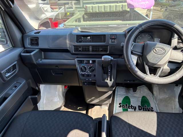 Daihatsu Hijet Cargo 7