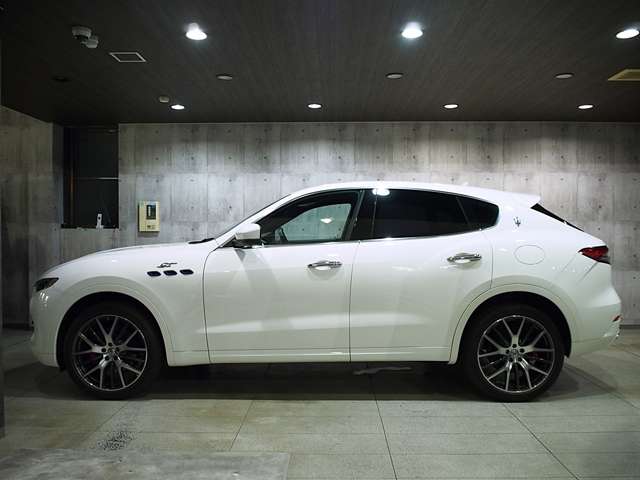Maserati Levante 5