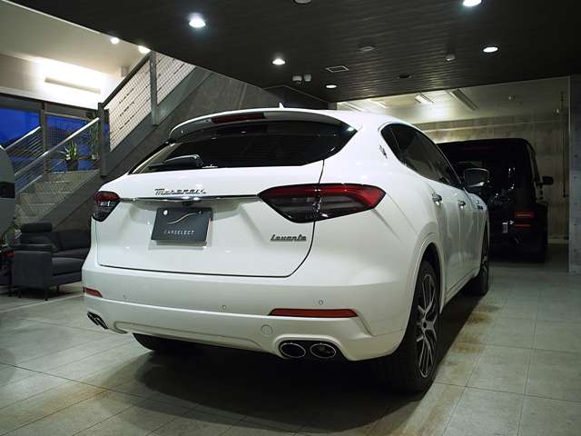 Maserati Levante 8
