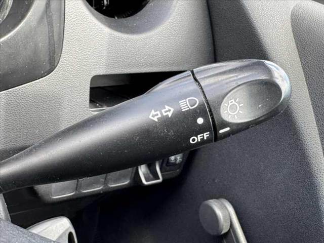 Daihatsu Mira 6