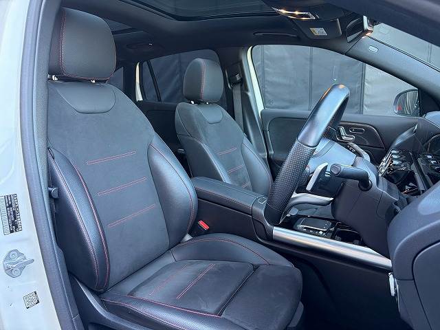 Mercedes-Benz GLA-Class 11