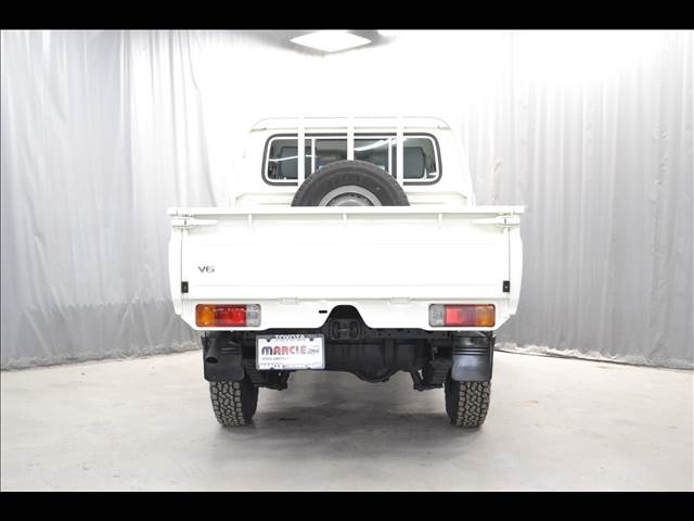 Toyota Land Cruiser 70 Pickup 11