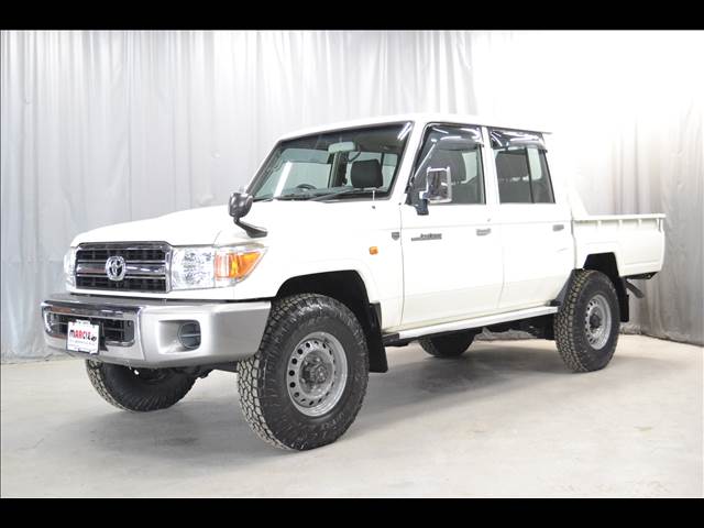 Toyota Land Cruiser 70 Pickup 2