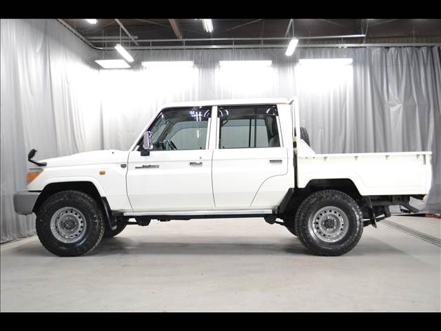 Toyota Land Cruiser 70 Pickup 9