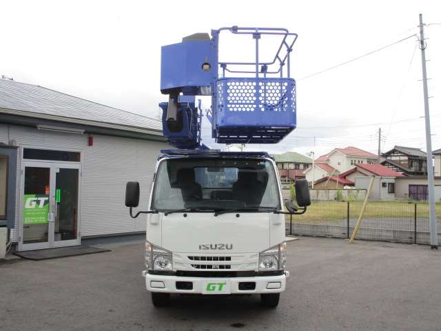 Isuzu Elf 4