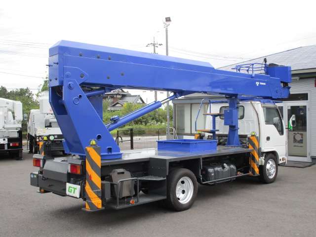 Isuzu Elf 7