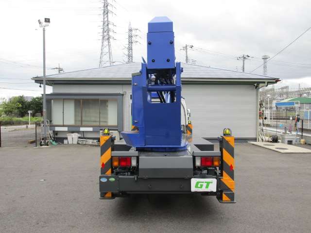 Isuzu Elf 10