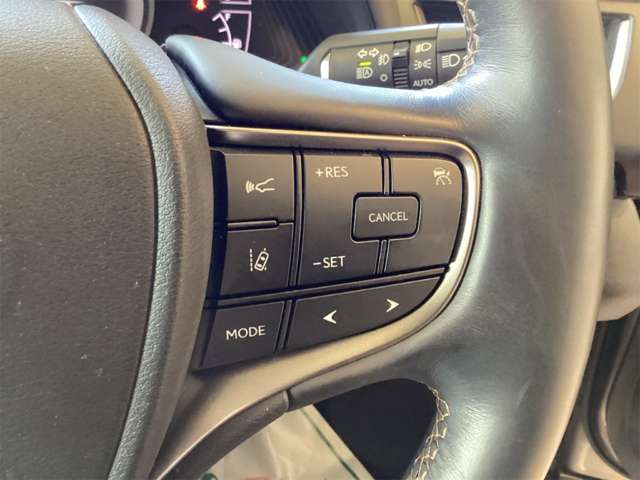 Lexus UX 8