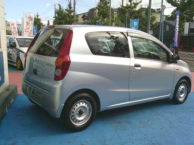 Daihatsu Mira 6