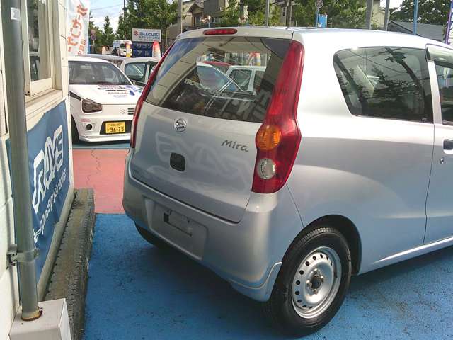 Daihatsu Mira 7