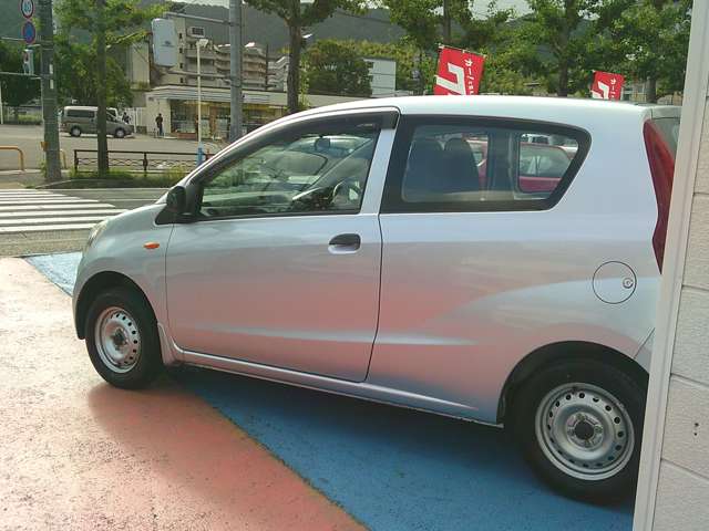 Daihatsu Mira 8