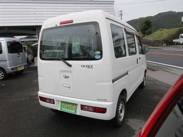 Daihatsu Hijet Cargo 7