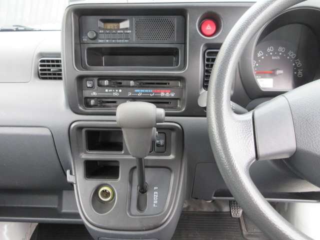 Daihatsu Hijet Cargo 10