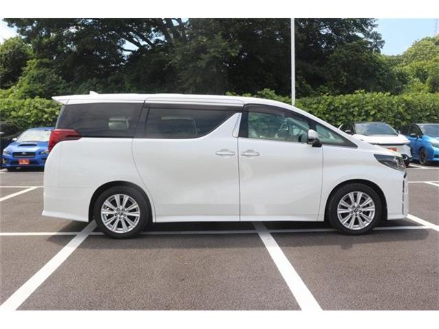 Toyota Alphard 9