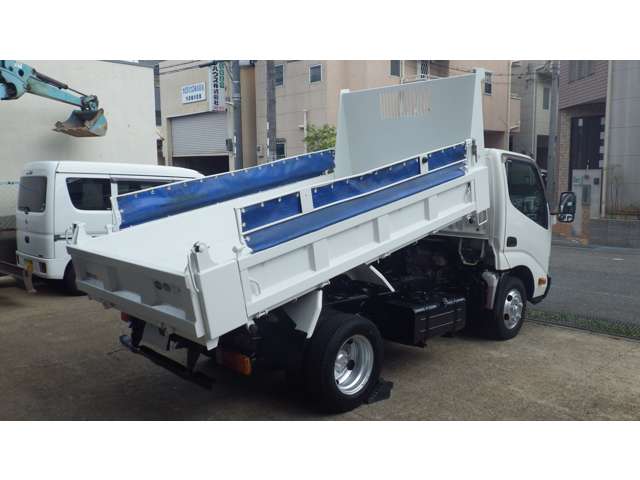 Hino Dutro 3