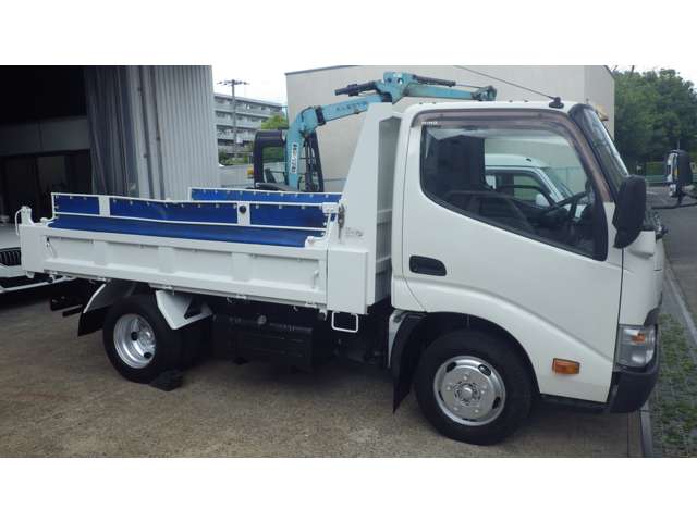 Hino Dutro 8