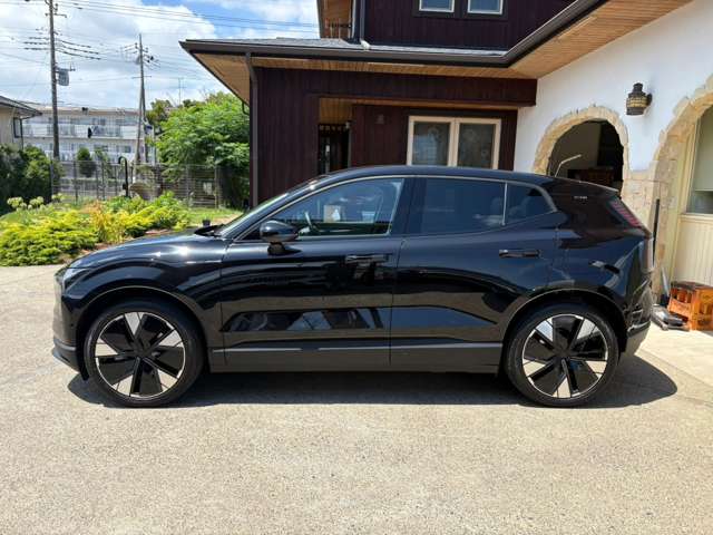 Volvo EX30 8