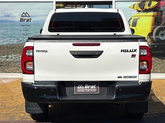 Toyota Hilux 9
