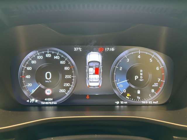 Volvo XC40 4