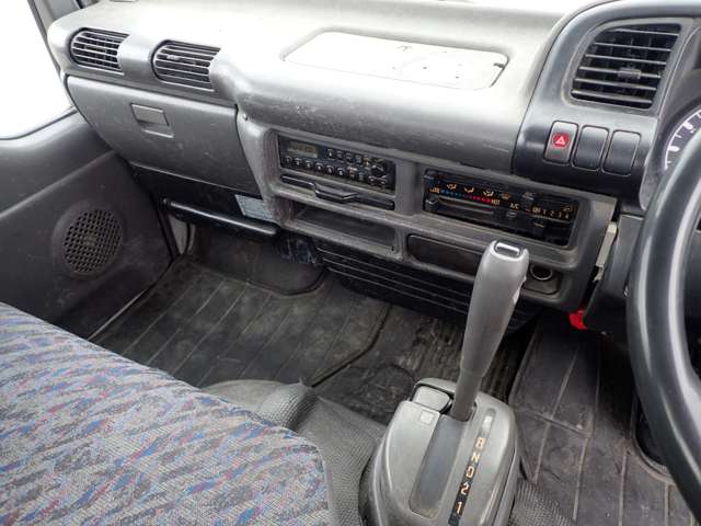 Isuzu Elf 11