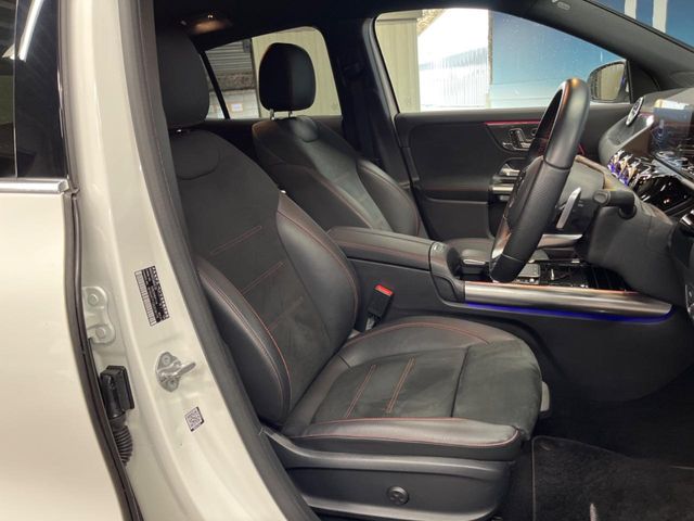 Mercedes-Benz GLA-Class 9
