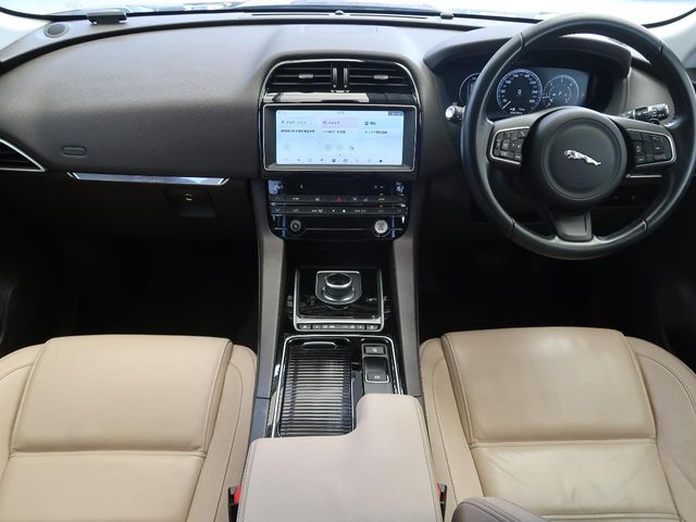 Jaguar F-Pace 2