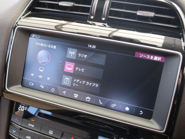 Jaguar F-Pace 8