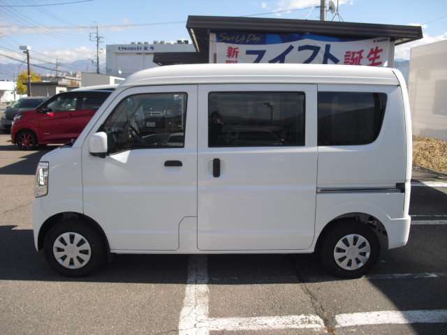 Mitsubishi Minicab Van 5